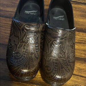 Dansko Woman’s Embossed Brown Loafers